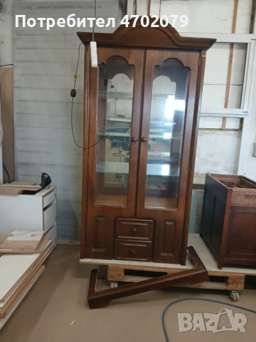 Старинна витрина