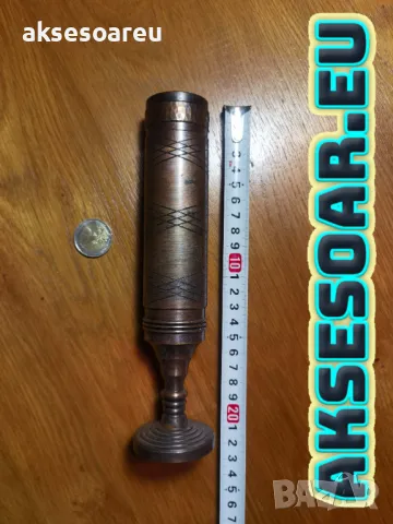 Декоративна бронзова ваза метална вазичка за цветя тип мензура стилна и красива немска от Германия, снимка 4 - Антикварни и старинни предмети - 50429364