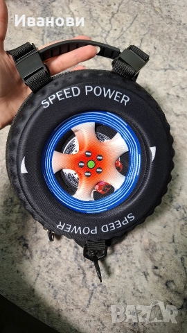 Ефектна раница за момче във формата на гума на кола