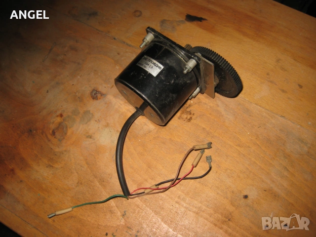 Стъпков електромотор, снимка 3 - Електродвигатели - 53726897