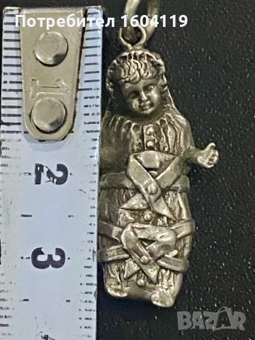 Античен Викториански сребърен амулет бебе в пелени, снимка 3 - Колиета, медальони, синджири - 53908721