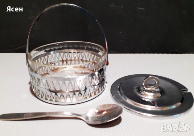 Руска захарница.С капак и лъжичка.