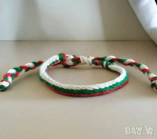 ⬜🟩🟥 Гривна Българския трибагреник ръчно изработена, снимка 2 - Гривни - 53901832