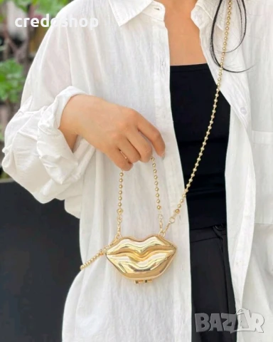 Мини златна дамска чанта за парти, елегантна дизайнерска, метална с верижка, във форма на целувка, снимка 1