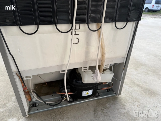 Хладилник с фризер Индезит 189 см , снимка 8 - Хладилници - 53595501