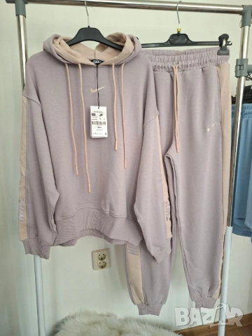 дамски екипи Nike , снимка 4 - Спортни екипи - 51564201