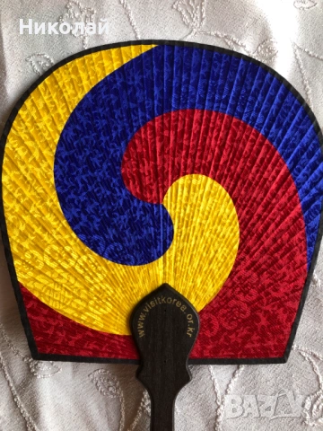 Оригинални корейски ветрила Taegeukseon (Таегук) – 2 бр., 35 х 23 см, коприна, бамбук и дърво, нови , снимка 4 - Колекции - 53936739