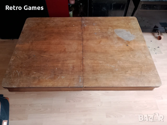 Дървена маса 