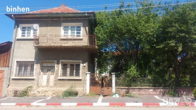 Къща 2 етажа с.Миланово(Лакатник)