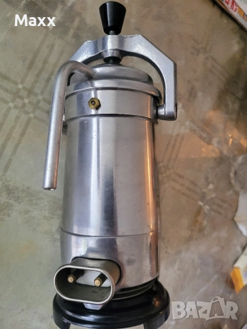 Продавам кубинска кафеварка от 1960-те, снимка 2 - Кафемашини - 52816799