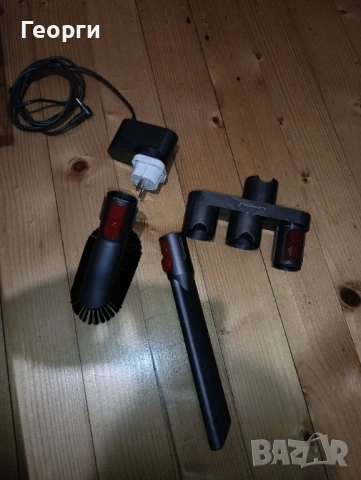 Много добра Dyson V10 безжична прахосмукачка пълен комплект, снимка 4 - Прахосмукачки - 53624228
