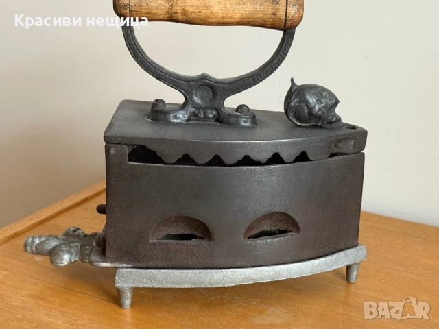 Стара ютия на жар с ажурна чугунена поставка, снимка 3 - Антикварни и старинни предмети - 53187403
