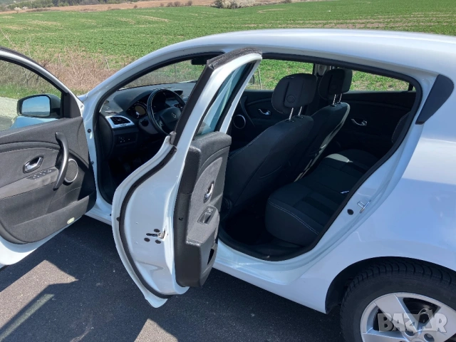 Renault Megane 1.5 Dci 110k.c., снимка 6 - Автомобили и джипове - 53731884
