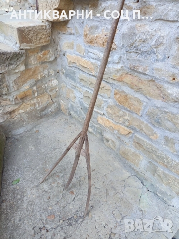 Стара Дървена Трирога Вила За Сено. 