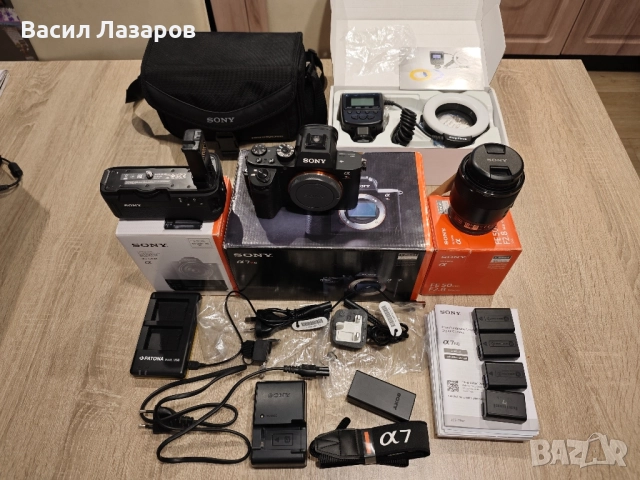 Фото апарат SONY a7r || в комплект с обектив SONY FE 2.8/50 MACRO .Вертикален грип SONY VG-C2EM 