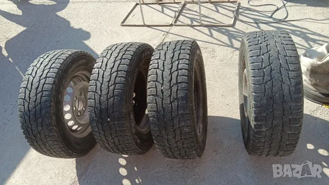 четири броя гуми 16 цола от sprinter 235 65 16 осем плата, снимка 1