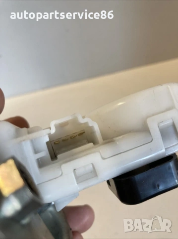 Заключващ механизъм за задна врата за Subaru Outback 2.0 Дизел (2010), снимка 2 - Части - 54235008