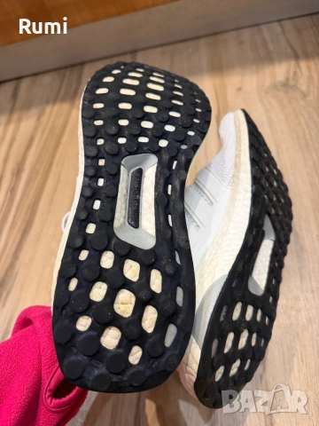 Оригинални маратонки Adidas UltraBoost 4.0! 42,5 н, снимка 8 - Маратонки - 51253684