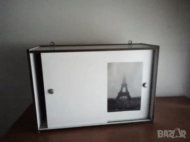 Шкафче за стена