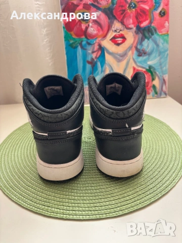AIR JORDAN 1 Mid SE GS 'Panda Elephant', снимка 5 - Кецове - 53709670