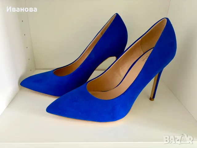 Елегантни сини токчета. Обувки в син цвят