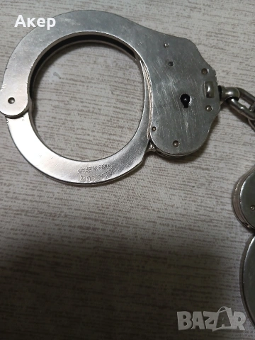 търся от стария модел испански белезници 