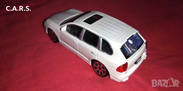 Bburago Porsche Cayenne White - Мащаб 1:43, снимка 2 - Колекции - 49434411