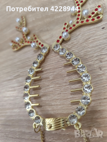 🎄 Коледна фиба с еленови рога – елегантен дамски аксесоар с перли и златни детайли, снимка 9 - Аксесоари за коса - 51997143