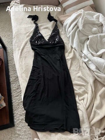 Стилна черна рокля размер С с бляскави пайети