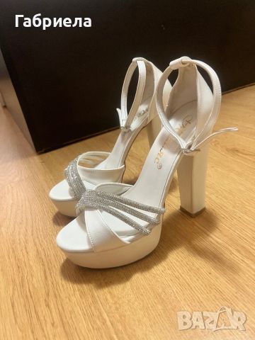 Бели обувки на ток , снимка 3 - Дамски обувки на ток - 46399843
