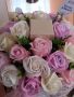 Страхотен нежен букет със 31 броя сапунени рози и малка кутийка за бижу, снимка 2