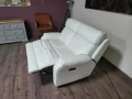 Бял кожен диван двойка La-z-boy с електрически релакс механизъм, снимка 8