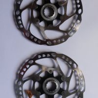 Диск ротор Shimano SM-RT64 160 мм - centerlock - 2 бр. , снимка 1 - Части за велосипеди - 45699694