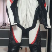 Мото екип кожен Dainese, размер 52, снимка 1 - Спортни дрехи, екипи - 45160906