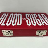 Палитрата blood sugar на  jeffree star, снимка 2 - Декоративна козметика - 45289493