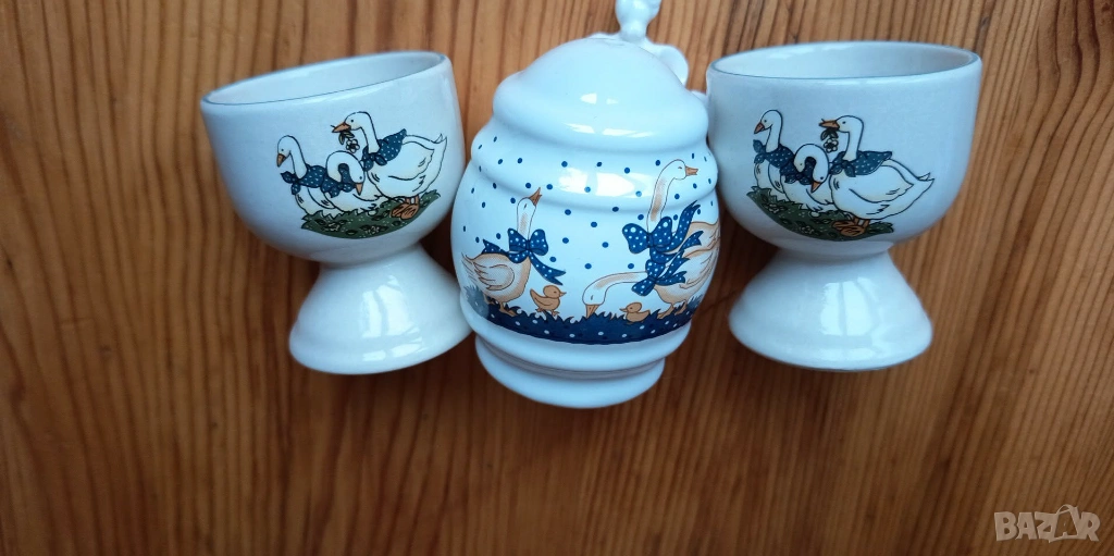 Две порцеланови коктиери и солничка с гъсочета, снимка 1