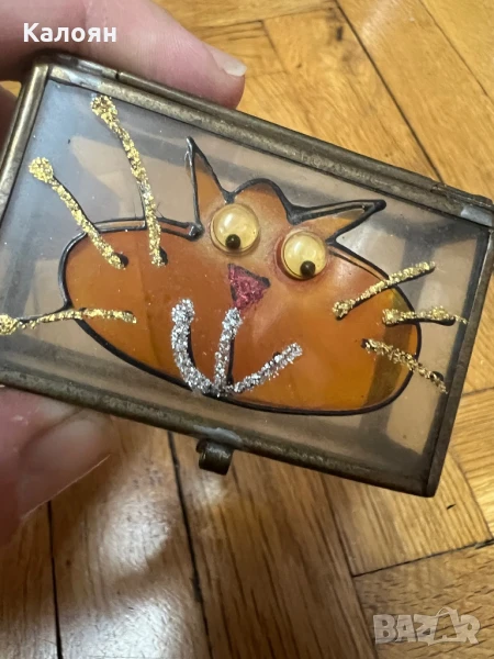 Стъклена кутийка с месингов обков с нарисувана котка, снимка 1