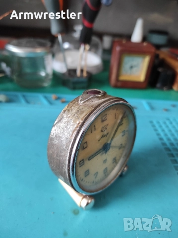 Руски Часовник Будилник Мир СССР , снимка 3 - Антикварни и старинни предмети - 51863691