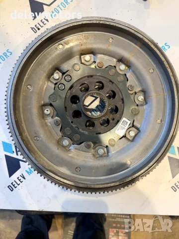 05L105266J  демпферен маховик от Volkswagen Passat 8, 2.0 TDI с двигател DXR