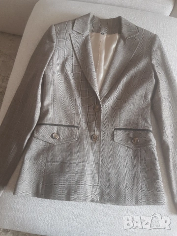 Дамски костюм