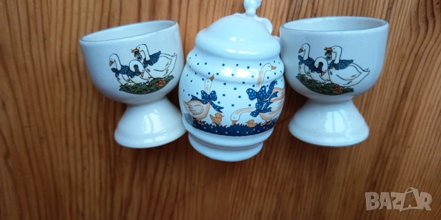 Две порцеланови коктиери и солничка с гъсочета