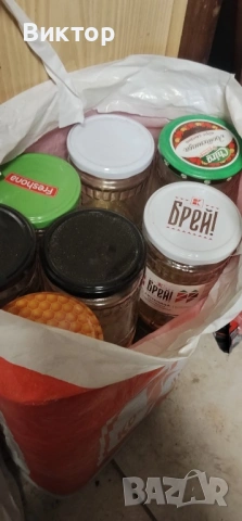 100 буркана с винтови капачки