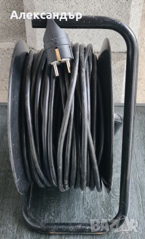 Удължител на макара с кабел 50м, снимка 1 - Кабели и адаптери - 45513524