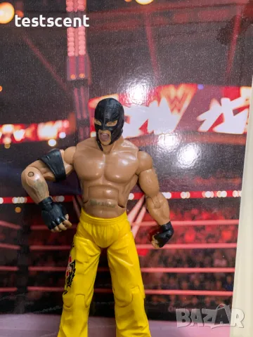 Екшън фигура WWE Rey Mysterio Рей Мистерио Deluxe Aggression Yellow VERY RARE Jakks Pacific , снимка 7 - Фигурки - 49511413