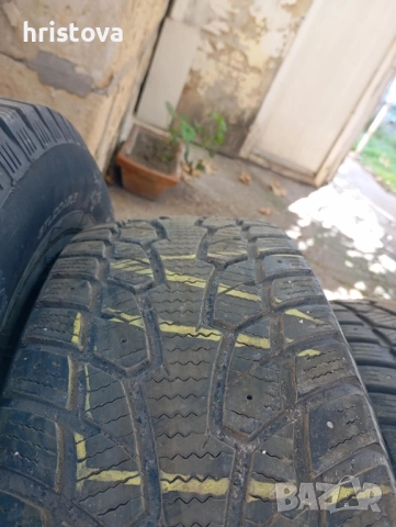 4 бр. Зимни гуми, снимка 2 - Гуми и джанти - 52263390