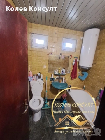 Етаж от къща с таванско помещение град Хасково,кв.Куба, снимка 9 - Етаж от къща - 53905458