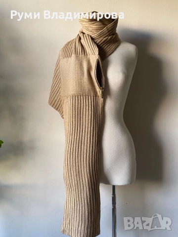 Бежов шал Michael Kors от 30 % вълна и 70 % акрил, снимка 3 - Шалове - 47871793