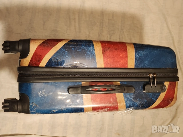 Куфар с твърди полипропиленови стени,  4 колелца, на цип с шифър, с разтегателна дръжка, снимка 5 - Куфари - 52344325