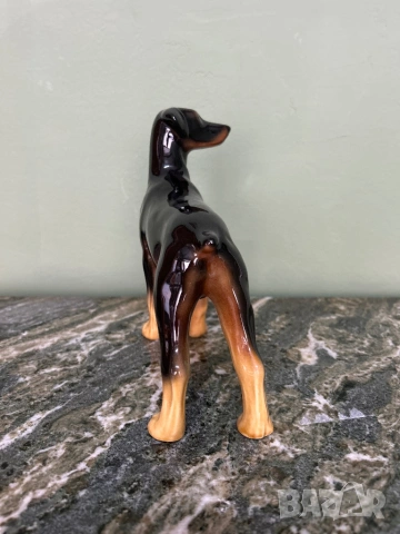 Порцеланова фигура на куче , снимка 4 - Антикварни и старинни предмети - 53922613