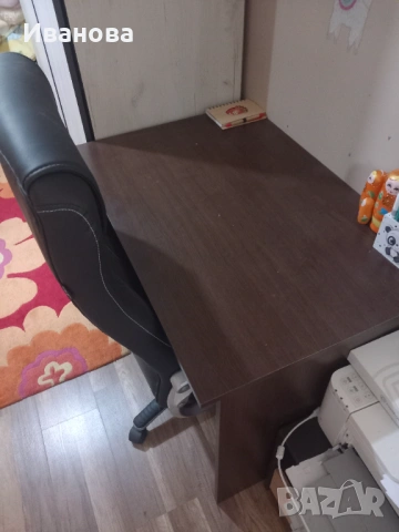 Бюро за детска стая или офис